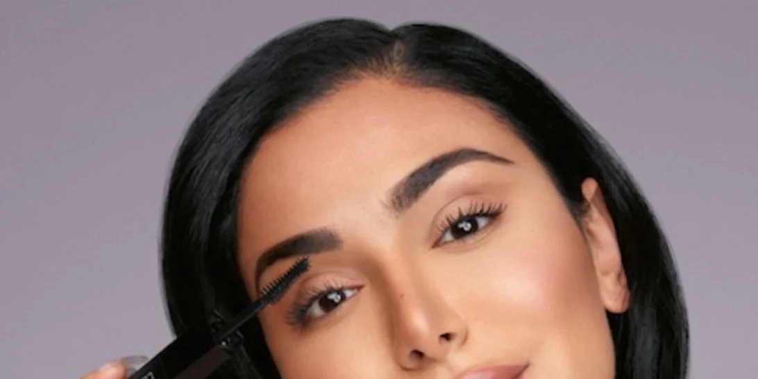 Η Huda Beauty λανσάρει την πρώτη της μάσκαρα και κάτι μας λέει ότι θα απαρνηθούμε τις αγαπημένες μας ψεύτικες βλεφαρίδες