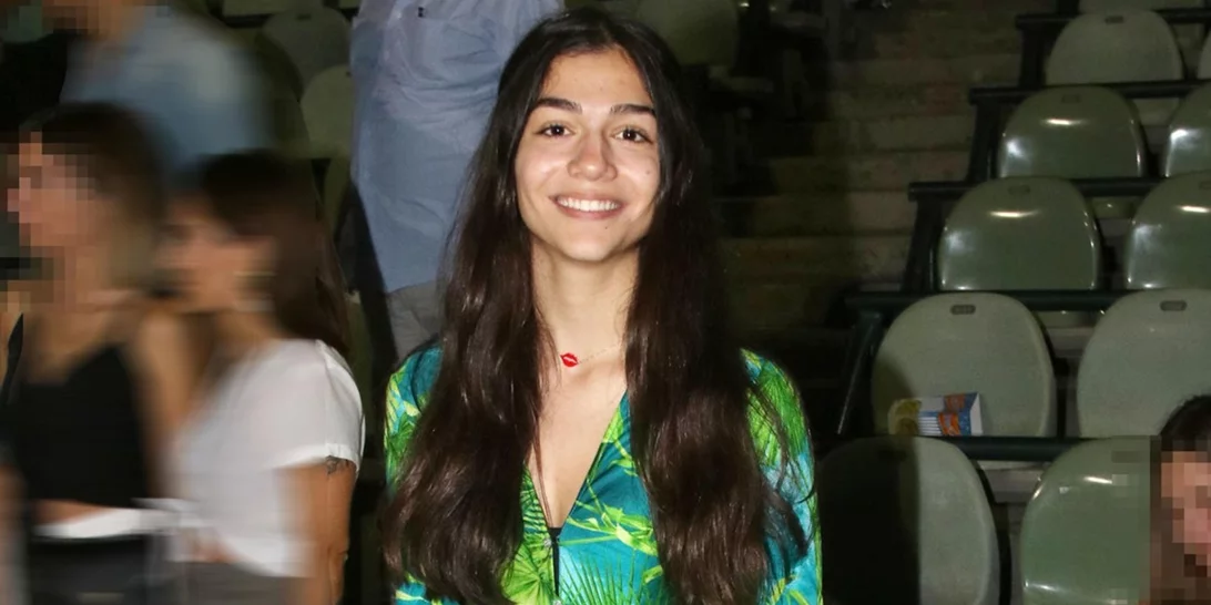 Μελίνα Νικολαΐδη | Η φωνή και το στιλ του 17χρονου κοριτσιού που θα απασχολήσει στο μέλλον (pics, vid)