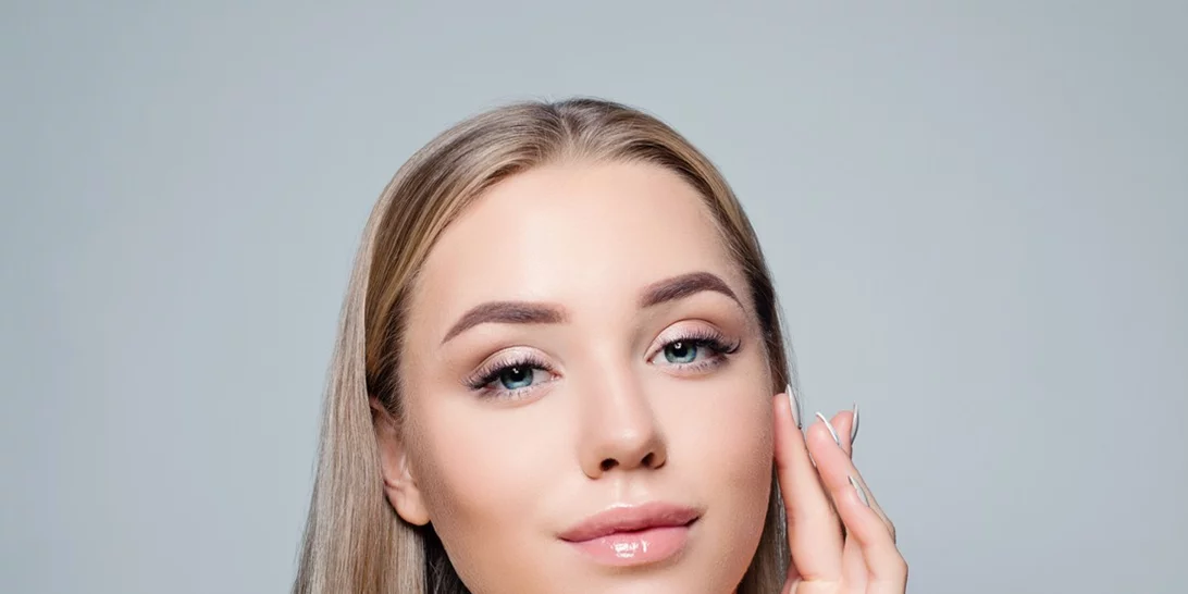 Φυσικό λίφτινγκ προσώπου με μακιγιάζ: Δες πώς θα το κάνεις σωστά