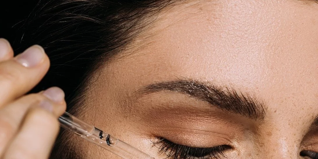 10 αντιγηραντικοί οροί που όντως αξίζει να αγοράσεις