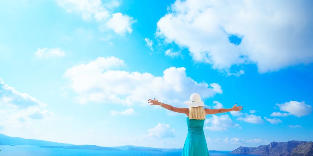 Θάλασσα, άμμος, ξαπλώστρες επί κορονοϊού | Πώς θα βγούμε χωρίς κίνδυνο στην παραλία