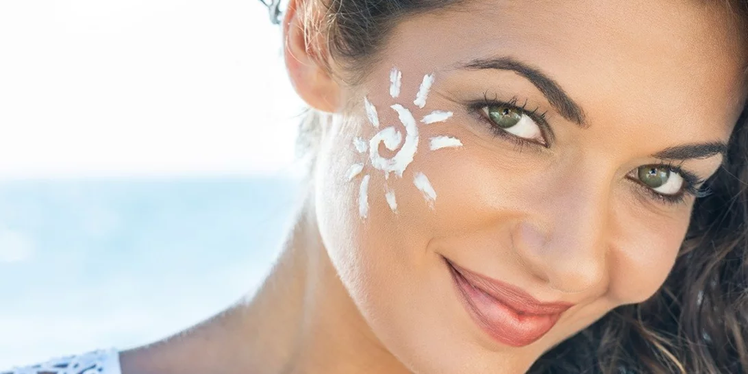 Χρειάζομαι αντηλιακό αν είμαι μελαχρινή; Ας το συζητήσουμε!