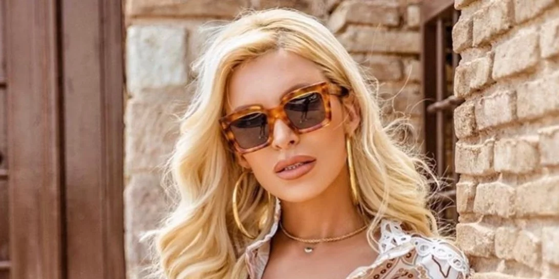 Tο αξεσουάρ που επιλέγουν να φοράνε οι Influencers φέτος το καλοκαίρι