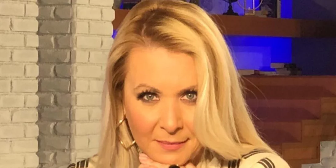 Γενέθλια για την Κατερίνα Γκαγκάκη | Η τούρτα - έκπληξη στο καμαρίνι της και η ηλικία της