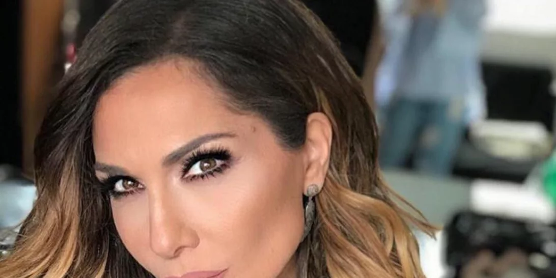 Δέσποινα Βανδή | Η σχέση της με τον χρόνο και ο λόγος που θέλει να μην επεξεργάζονται τα εξώφυλλά της