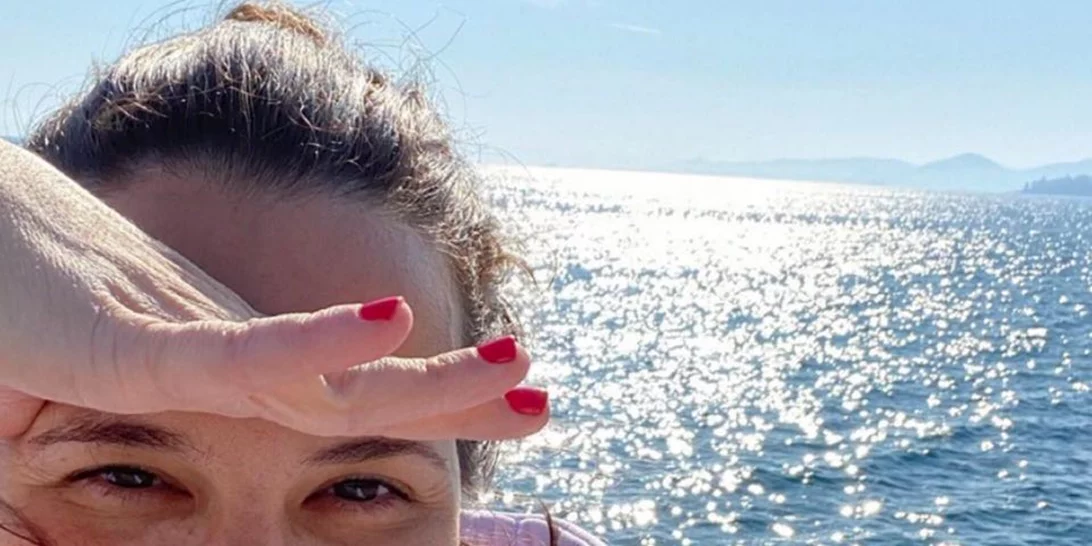 Ελιάνα Χρυσικοπούλου | Στην παραλία με τις κόρες της με stylish μαγιό