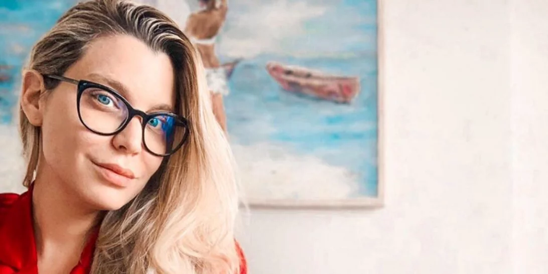 Κατρίνα Τσάνταλη | Η συγγραφέας και γόνος της γνωστής οικογένειας οινοποιών έχει ένα minimal σπίτι (pics)