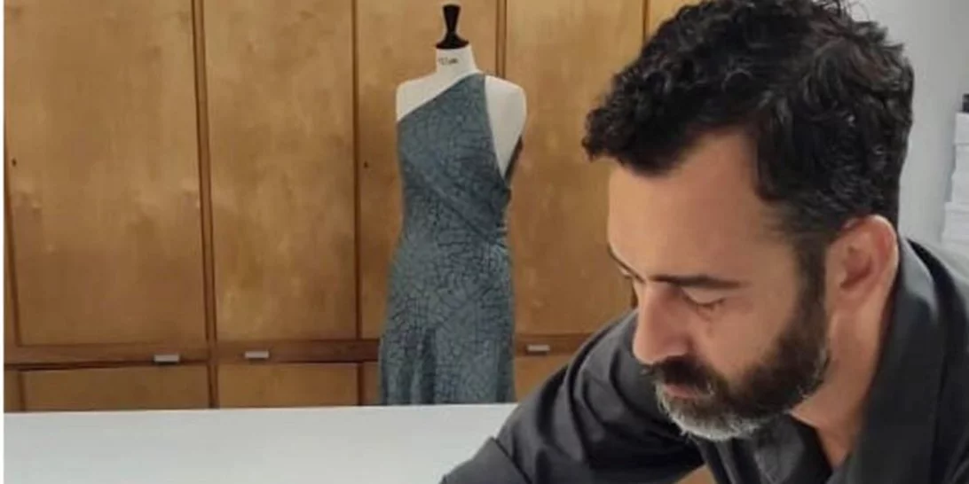 Άγγελος Μπράτης | Δημιουργεί τις δικές του προστατευτικές μάσκες (pics)