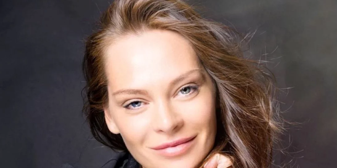 Επιστροφή στις ρίζες της | Η Υβόννη Μπόσνιακ γίνεται ξανθιά