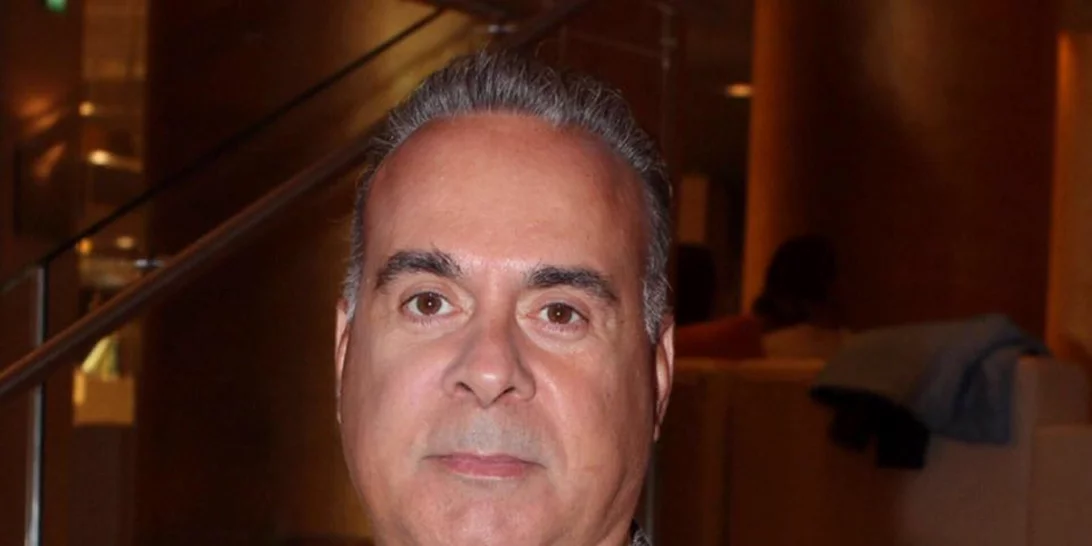 «Δε μπορώ να καταλάβω γιατί απαγορεύουν στον σύντροφό μου να γίνει ο δεύτερος γονιός» | Το δημόσιο μήνυμα του Φώτη Σεργουλόπουλου