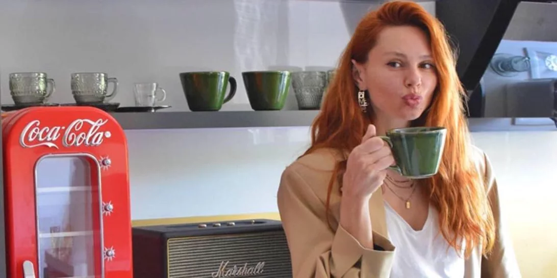 Έβελυν Καζαντζόγλου | Φωτογραφίες από το φωτεινό fashionable διαμέρισμά της στο κέντρο της Αθήνας