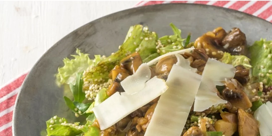 Σαλάτα με καραμελωμένα μανιτάρια και κινόα