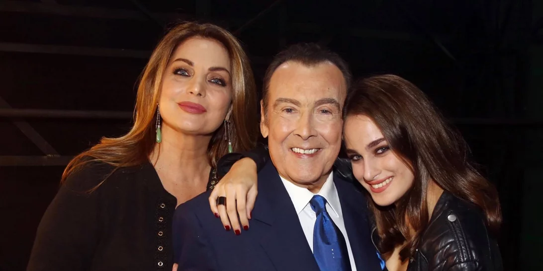 Μαρία Βοσκοπούλου | Ποζάρει με φόρεμα που φορούσε η Άντζελα Γκερέκου στην εφηβεία της (pic)