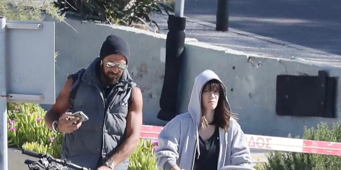 Νίκη Θωμοπούλου | Το μαύρο μπικίνι που επέλεξε στην παραλία - Για μπάνιο με τη νεογέννητη κόρη της