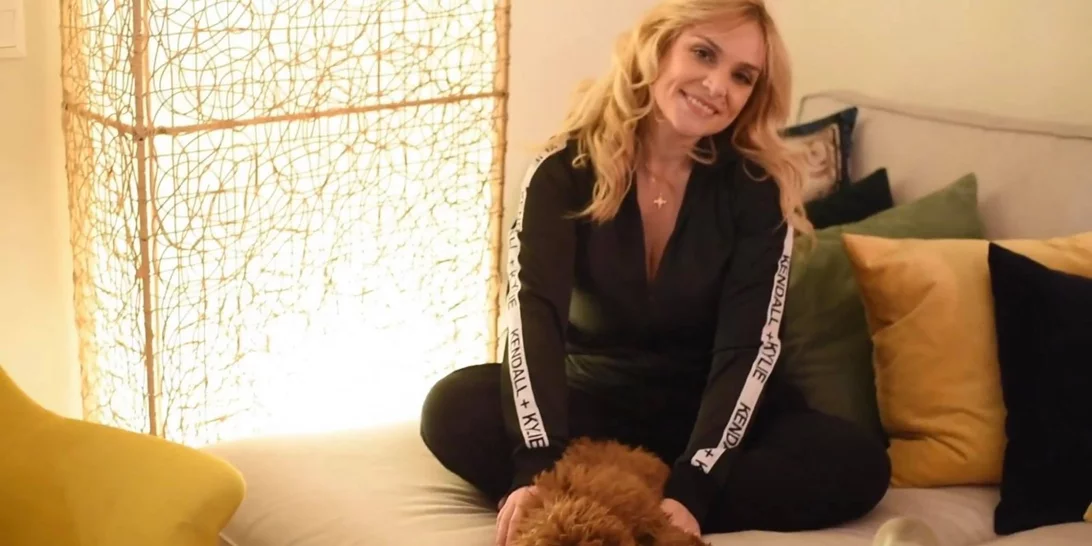 Ελεωνόρα Ζουγανέλη | Σπάνια πλάνα από το μοντέρνο σπίτι της στο κέντρο της Αθήνας  (pics,vid)