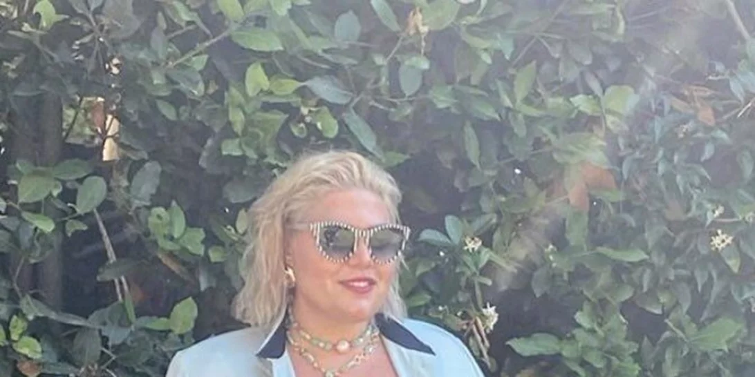 Δανάη Μπάρκα | Ποζάρει με ολόσωμο μαγιό (pic)