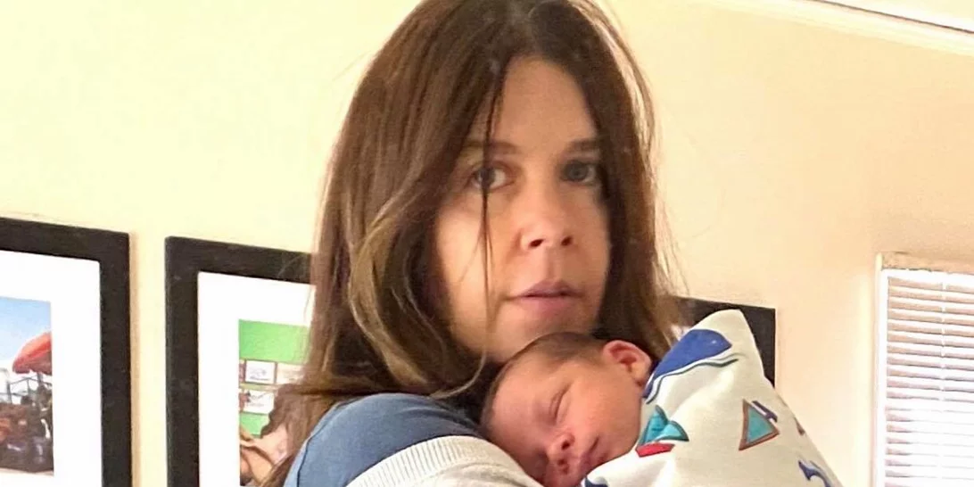 Κατερίνα Μουτσάτσου | Ποζάρει με το μωρό της δύο εβδομάδες μετά τη γέννα