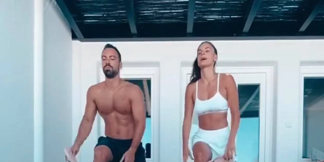 Γυμναστική και στις διακοπές | Η απόδραση της Χριστίνας Μπόμπα και του Σάκη Τανιμανίδη στη Σαντορίνη