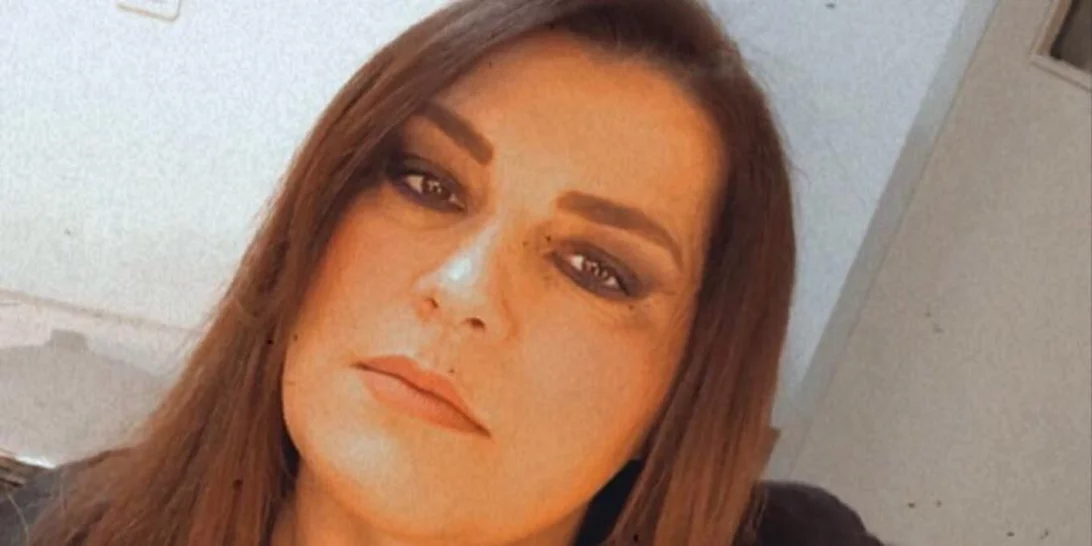 «Φαντασίες για ταξίδια και για συναυλίες και παθιασμένους έρωτες» | Σπάνια φωτογραφία από τα εφηβικά χρόνια της Κατερίνας Ζαρίφη