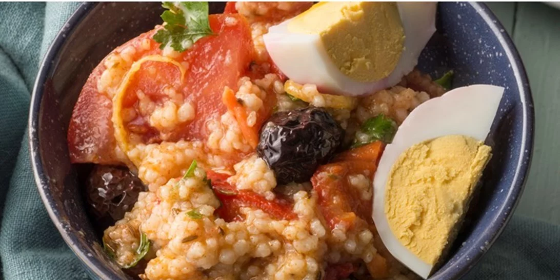 Κινόα με λαχανικά και αυγό | Εύκολη και υγιεινή συνταγή για ελαφρύ μεσημεριανό