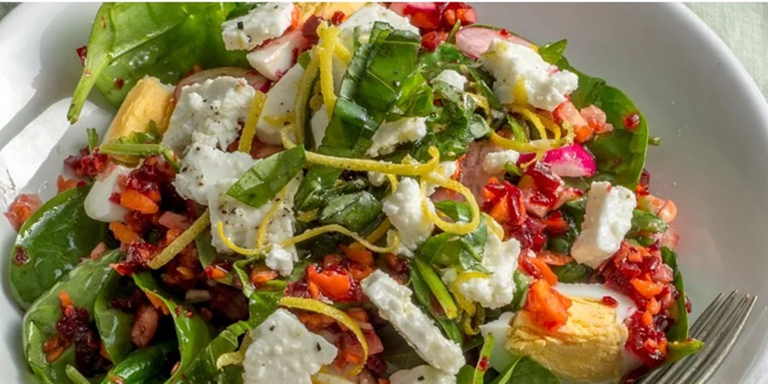 Σαλάτα με Σπανάκι, Αυγά και Πολύχρωμη Βινεγκρέτ