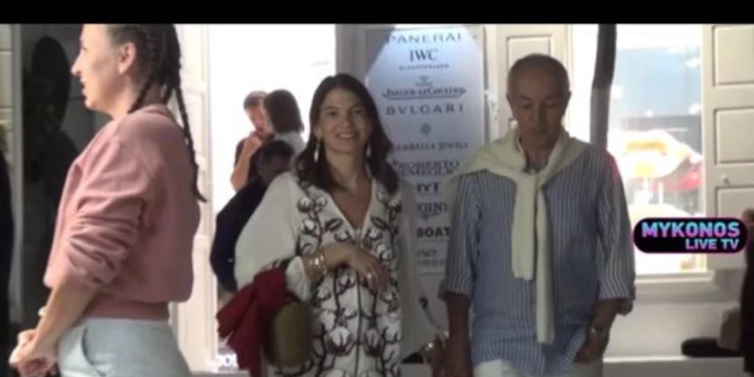 Δήμητρα Μέρμηγκα | Το λευκό φόρεμα της 27χρονης για βραδινή βόλτα με τον 64χρονο σύζυγό της στη Μύκονο