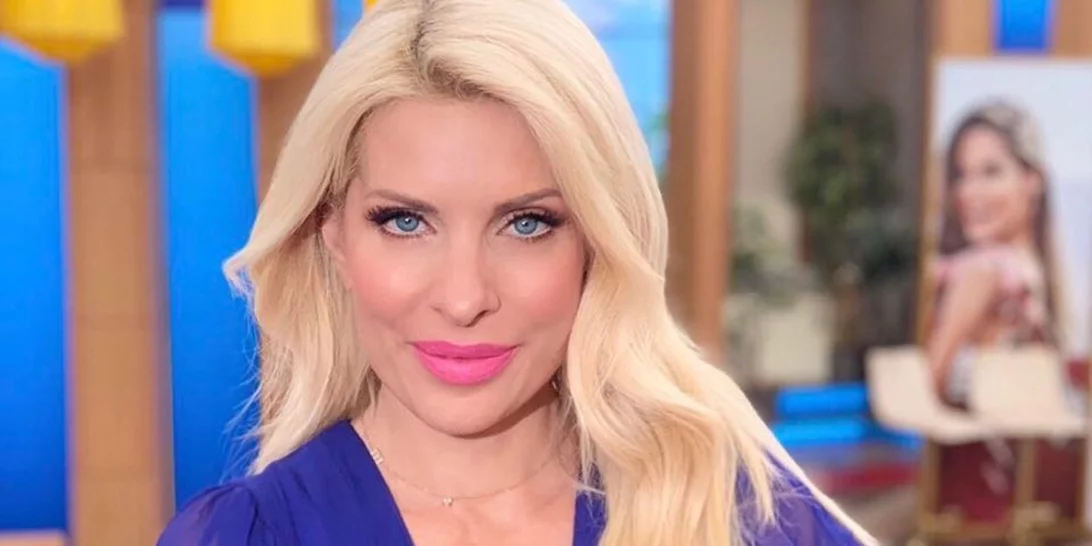 Ελένη Μενεγάκη | Το mini royal blue φόρεμα που επέλεξε σε μια από τις τελευταίες της εκπομπές