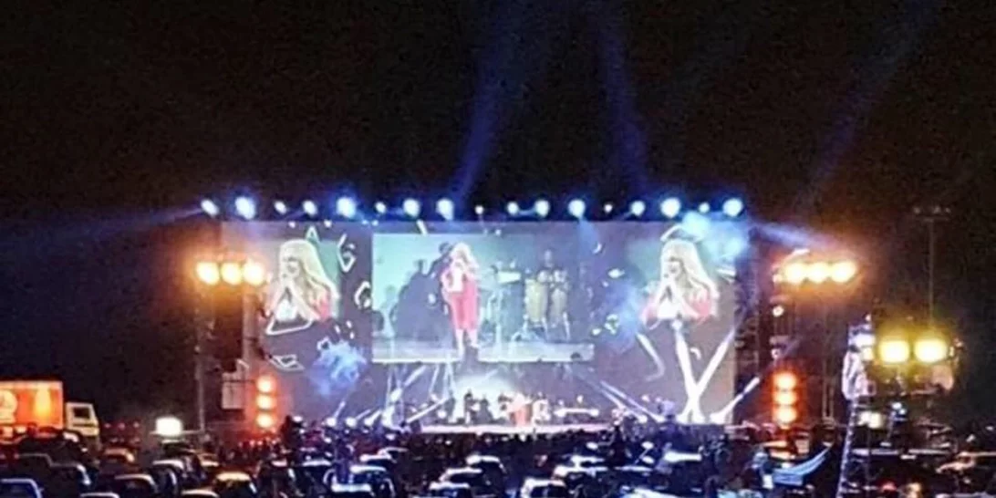 Νατάσα Θεοδωρίδου | Άρθρο στη «The Guardian» η συναυλία της στο drive in φεστιβάλ της Γλυφάδας