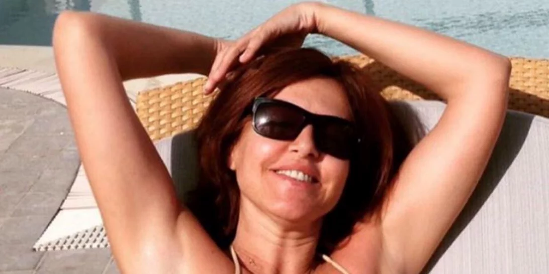 Αλεξάνδρα Παλαιολόγου | Φωτογραφίζεται με nude μαγιό δίπλα στην πισίνα