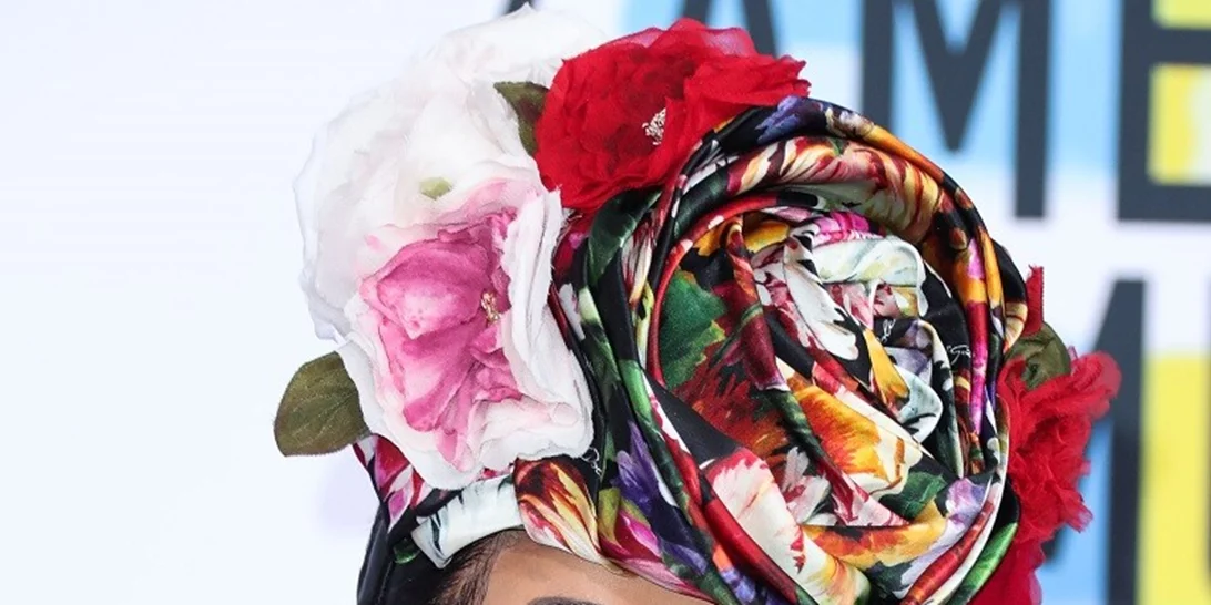 H Cardi B μοιράστηκε τη DIY μάσκα που έσωσε τα μαλλιά της από τις συχνές βαφές και το heat styling