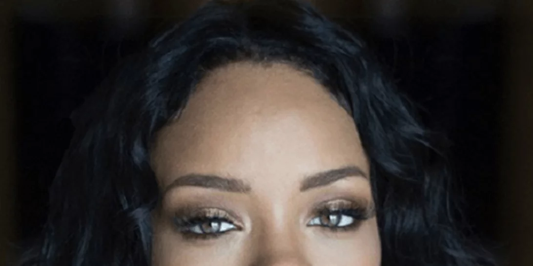 Η Rihanna χρησιμοποιεί την πλατφόρμα Fenty Beauty για να μιλήσει εκ μέρους όσων δεν μπορούν