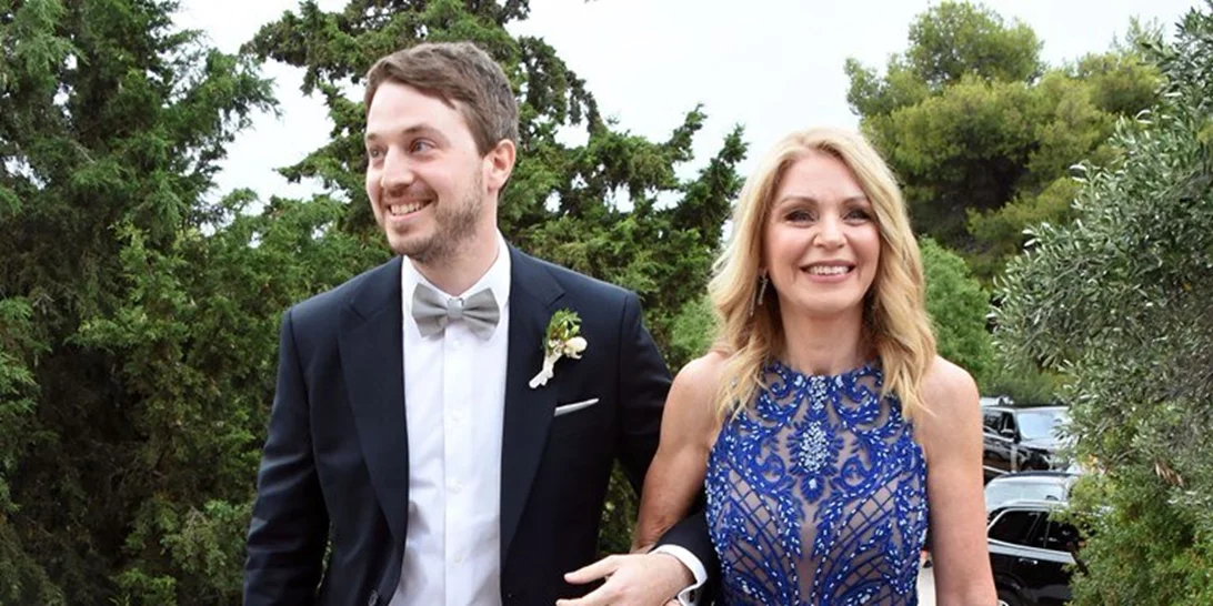 Ελλη Στάη | Ο γιος της Μάρκος Κατσίμης κάνει βόλτα με τον εγγονό της στο κέντρο της Αθήνας (pics)