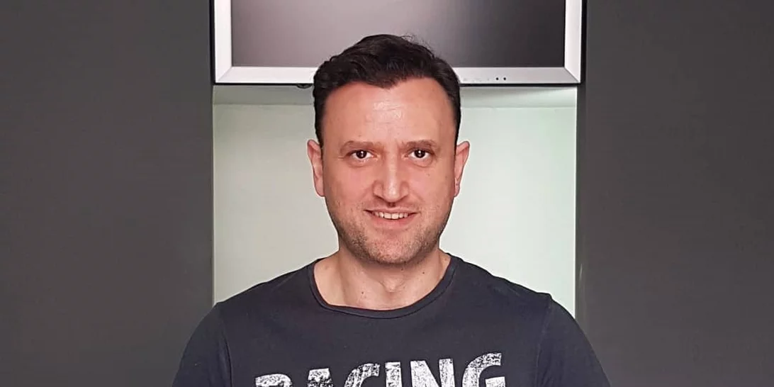 Αργύρης Αγγέλου | Πλάνα από το εργένικο σπίτι του στην Κυψέλη