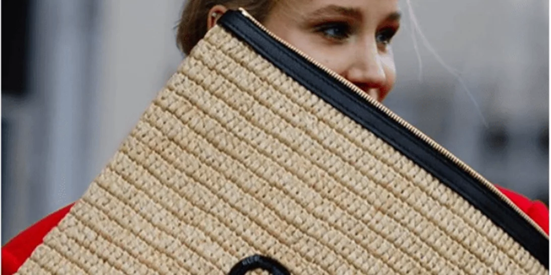 The Big Bag Club: Ένας Instagram λογαριασμός σατιρίζει τις oversized τσάντες