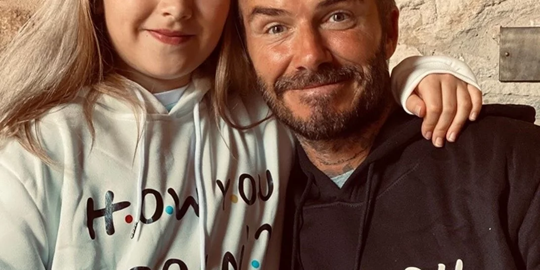 Είναι η αδυναμία του | Η απίστευτη χειρονομία του David Beckham ενώ ετοιμάζει κολατσιό στη Harper