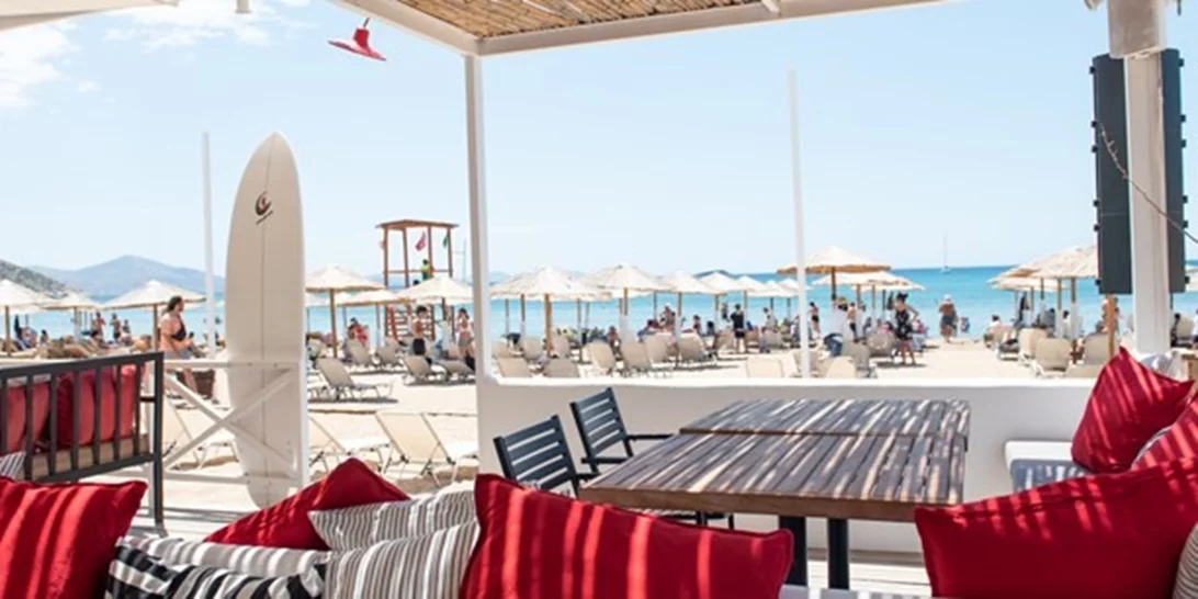 Τα TGI Fridays™ κάνουν πιο cool το καλοκαίρι στο Varkiza Resort