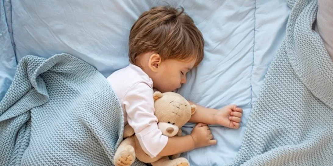 Όταν το μωρό κοιμάται μόνο του, είναι λογικό να τρομάζει όταν ξυπνάει