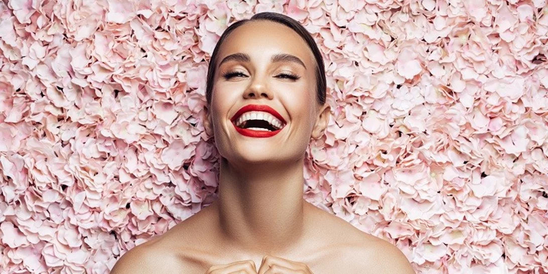 Κόκκινο κραγιόν το καλοκαίρι; Όλα τα tips για σωστή εφαρμογή