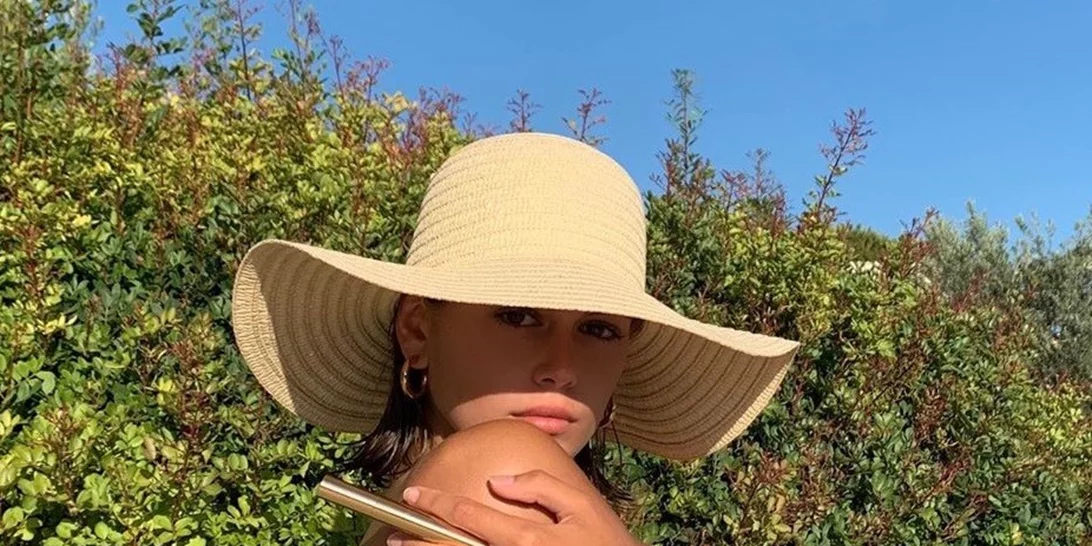 Απεχθάνεσαι τις βαριές υφές; Αυτά τα ανάλαφρα, μη λιπαρά αντηλιακά είναι αυτό ακριβώς που ψάχνεις κάθε καλοκαίρι