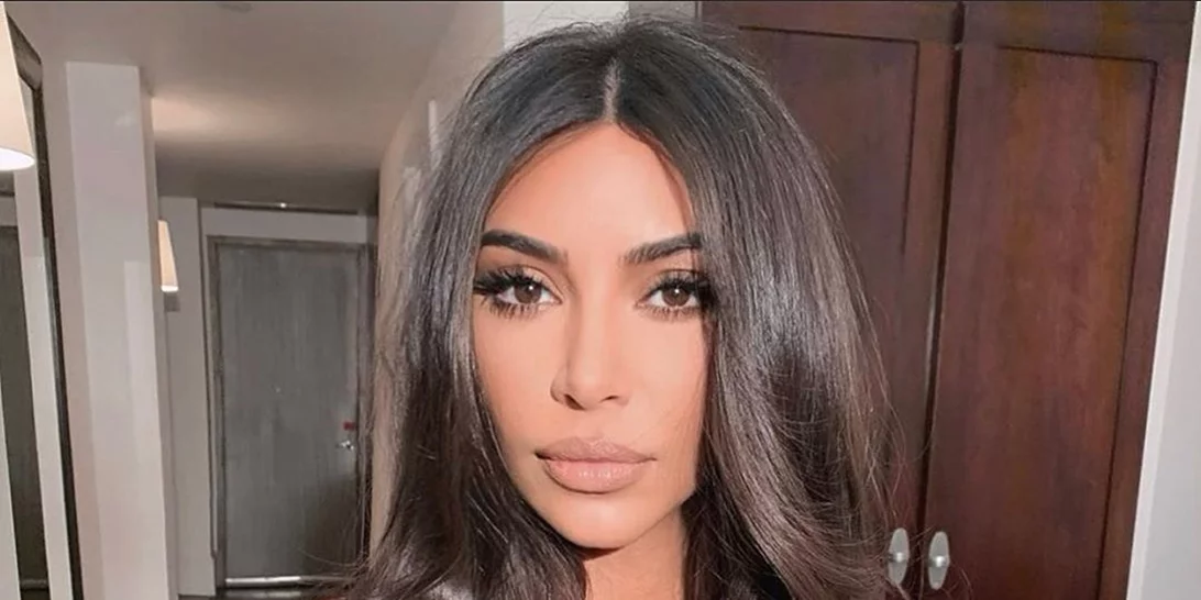 Η Kim Kardashian έβαψε τα μαλλιά της κόκκινα -και όχι δεν είναι περούκα!