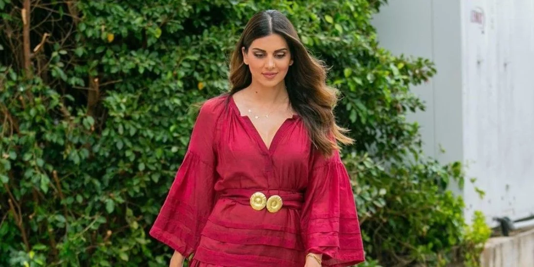 Το Grecian chic φόρεμα της Σταματίνας Τσιμτσιλή είναι ιδανικό για το καλοκαίρι