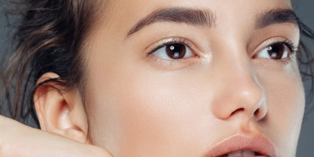 Πώς φεύγουν οι μαύροι κύκλοι με φυσικό τρόπο; 5 ιδέες για να τους αντιμετωπίσεις ΧΩΡΙΣ concealer