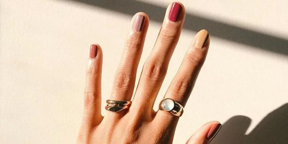 Tonal Toffee Manicure | Πως να αναβαθμίσετε τις nude αποχρώσεις στα νύχια με το νέο trend