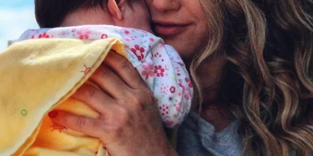 Γνωστή Ελληνίδα τραγουδίστρια μάς δείχνει το σώμα της 3,5 μήνες μετά τη γέννα