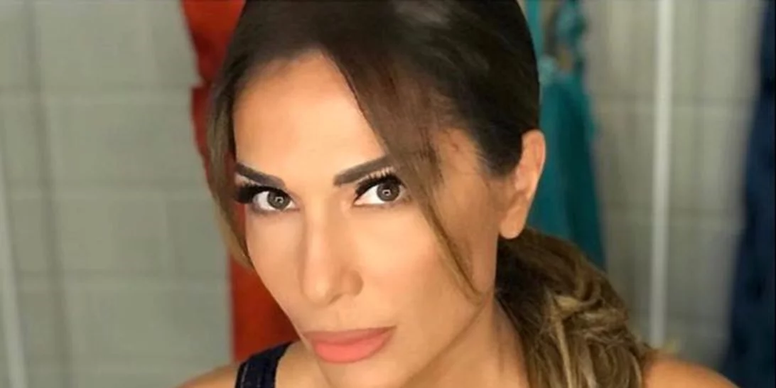 Θεαματική έξοδος | Η εντυπωσιακή εμφάνιση της Δέσποινας Βανδή στον τελικό J2US με το πιο μυστηριώδες αποκαλυπτικό φόρεμα