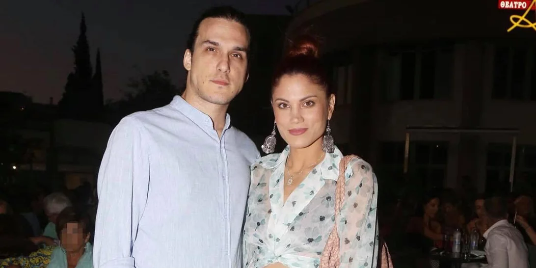 Μαίρη Συνατσάκη | Το ιδιαίτερο outfit που επέλεξε σε θεατρική έξοδο με τον Αιμιλιανό Σταματάκη