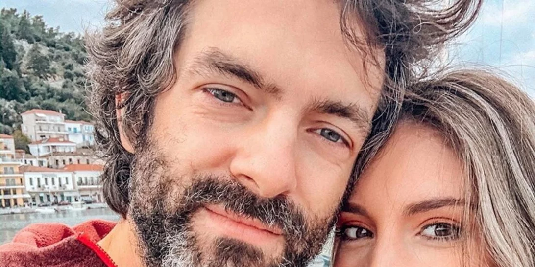 Φίλιππος Μιχόπουλος | Η μεγάλη αλλαγή στην εμφάνιση του συζύγου της Αθηνάς Οικονομάκου