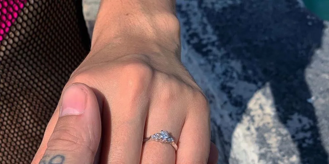 «Είπε το ναι. Σε αγαπάω όσο τίποτα» | Γνωστός Έλληνας μοντέλο έκανε πρόταση γάμου στην επί επτά μήνες σύντροφό του