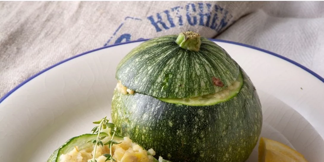 Κολοκυθάκια γεμιστά με τραχανά και κατσικίσιο τυρί