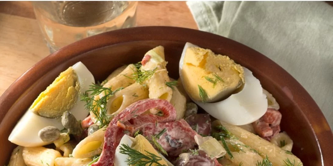 Μακαρονοσαλάτα με βραστά αυγά